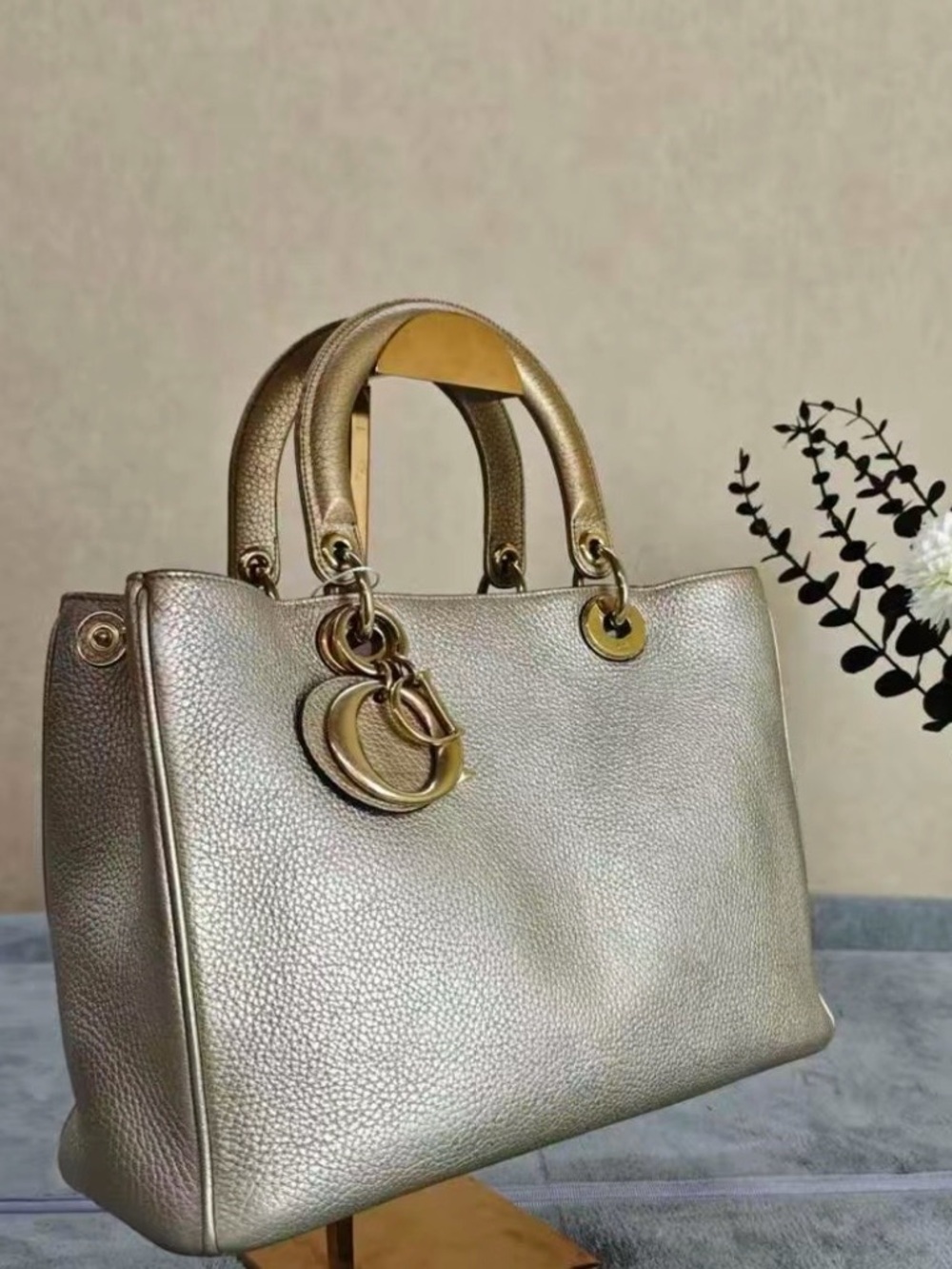 Dior Diorissiomo Large Tote w Pouch in versatile 2-toned metallic leather!